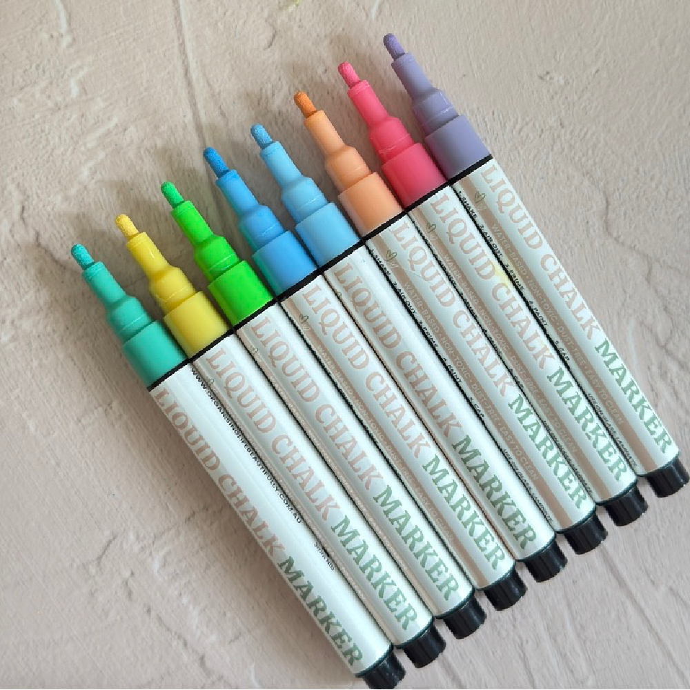 Bright colourful liquid chalk markers